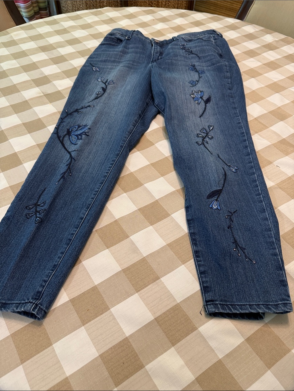 Bandolino Dark Blue Straight-Leg Jeans with Blue Floral Embroidery